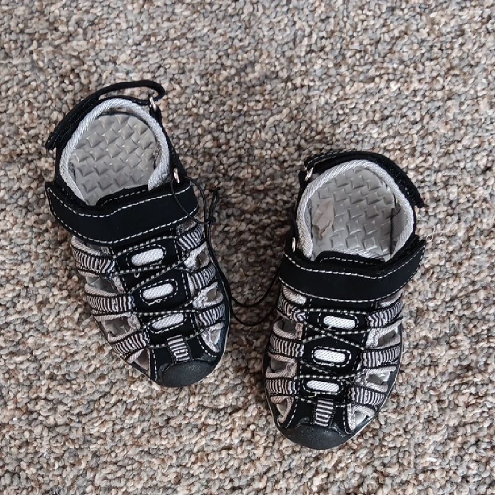 Jelly Beans Kids Black and Gray Sandals